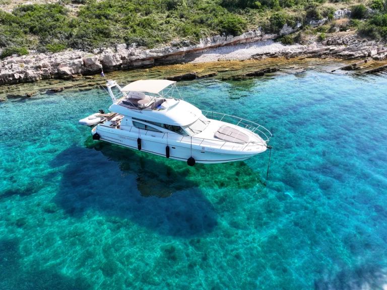 Motorboat hire in Split - Jeanneau Prestige 46