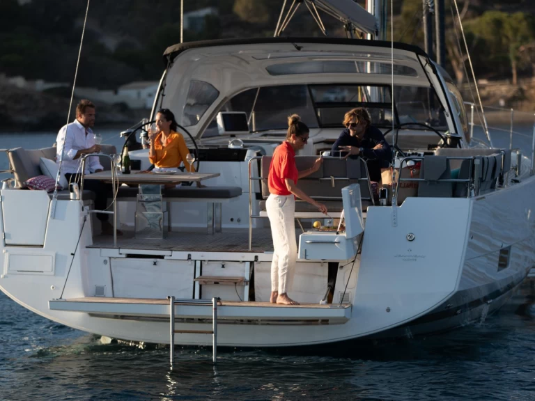 Hire Sailboat Jeanneau with a boat licence