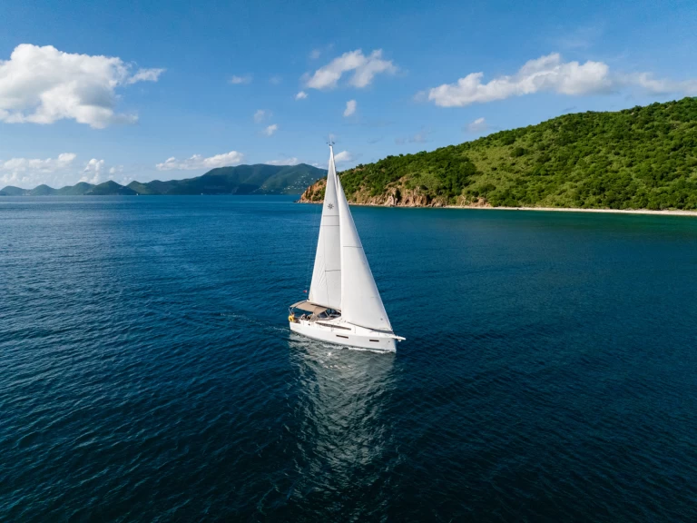 Hire Sailboat Jeanneau with a boat licence