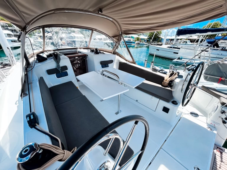 Sailboat to hire Road Town at the best price