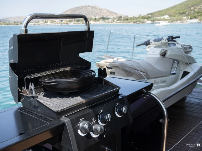 Catamaran to hire Néa Péramos at the best price