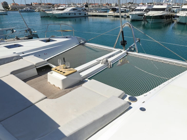 Hire Catamaran Lagoon with a boat licence