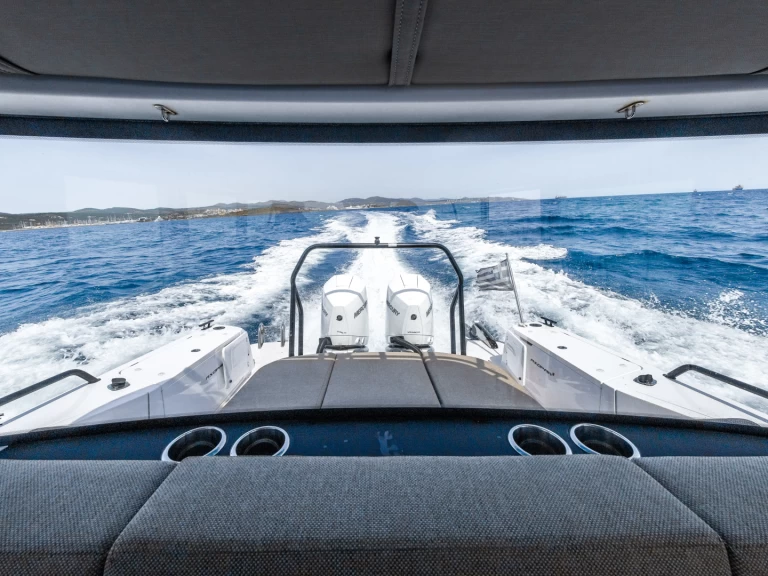 Motorboat to hire Gouvia at the best price