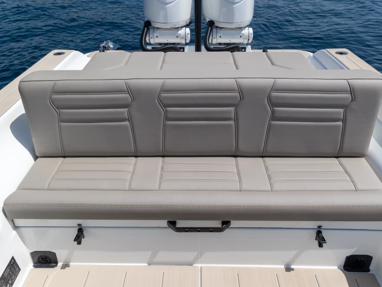 Charter a  Rock Marine 36 in Alyki on Samboat