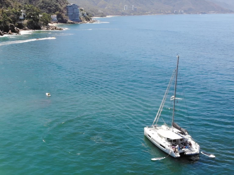 Hire Catamaran Lagoon with a boat licence