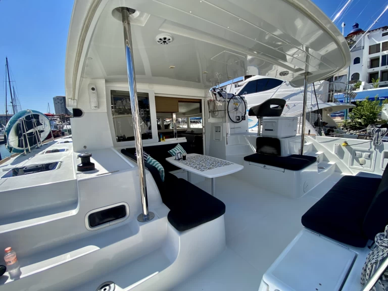 Catamaran to hire Marina Vallarta at the best price