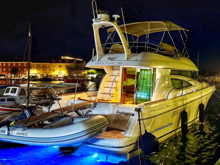 Charter a Jeanneau Prestige 46 in Podstrana on Samboat