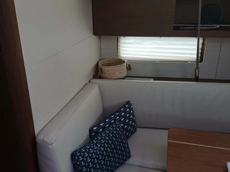 Hire a Bénéteau Oceanis 46.1 Alimos