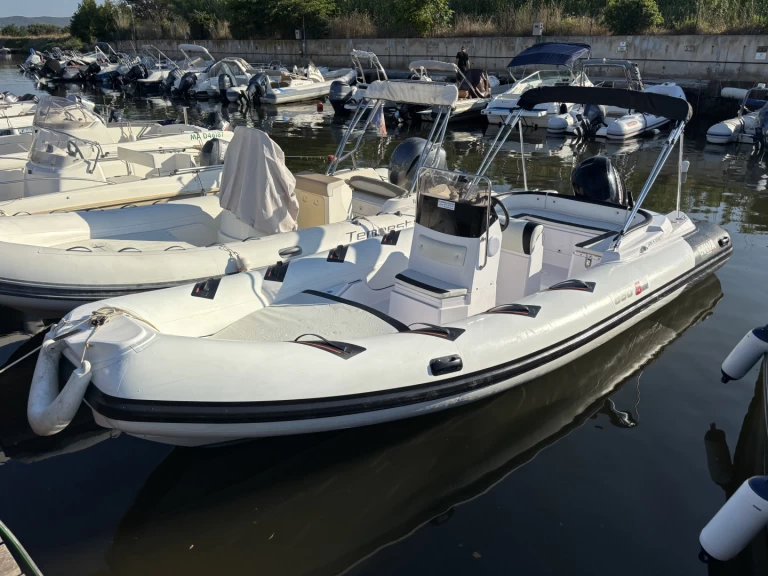 Yacht hire Hyères cheap Selva 650 Family
