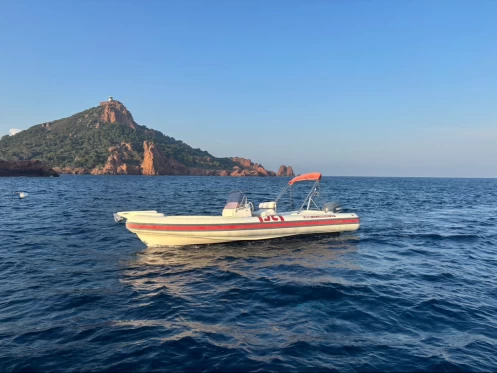 Charter a Nuova Jolly Club man 26 in Saint-Raphaël on Samboat