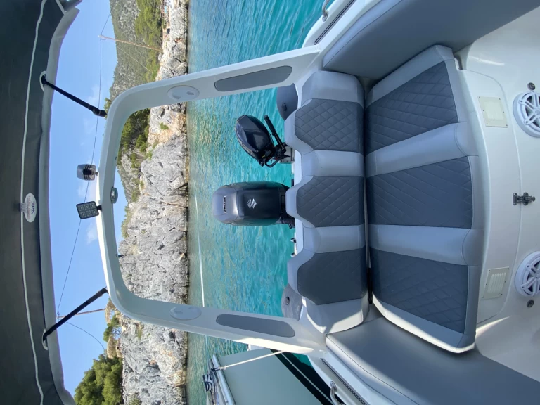 Hire RIB mostro with a boat licence