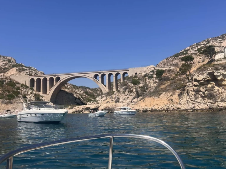 Hire a Lomac Beluga 17 L'Estaque