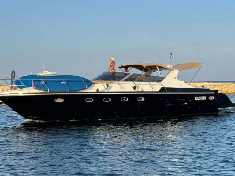 Hire Motorboat Giorgi with a boat licence