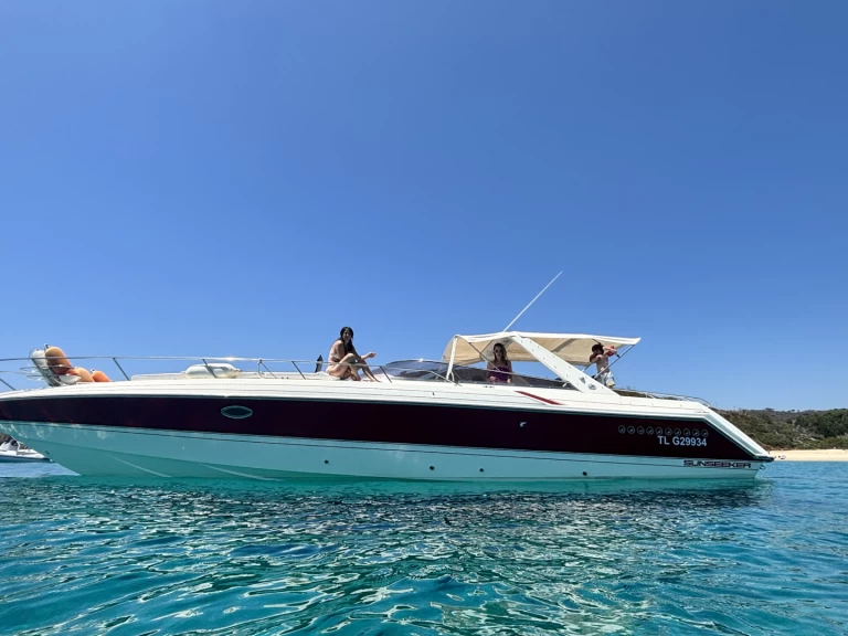 Hire Motorboat Sunseeker with a boat licence