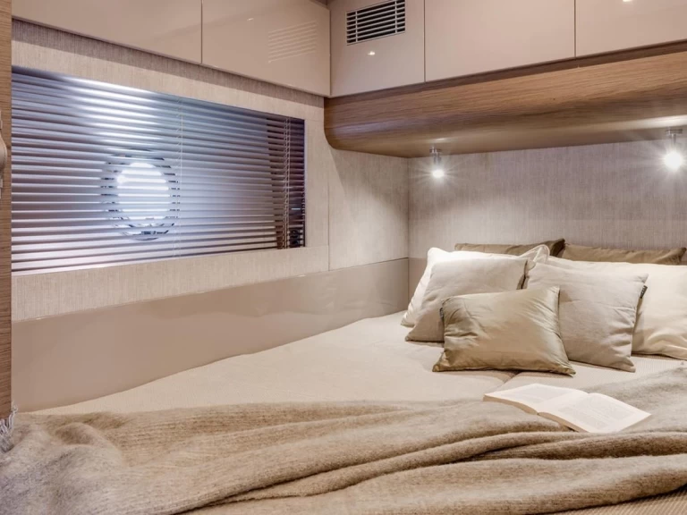 Yacht hire Marine de Sant'Ambrogio cheap GRAN TURISMO 50 HT