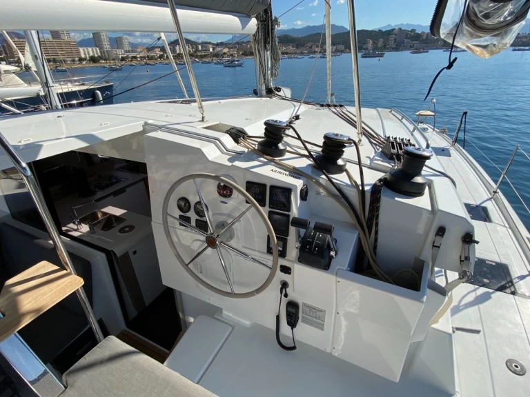 Catamaran hire in Marine de Sant'Ambrogio - Fountaine Pajot Isla 40