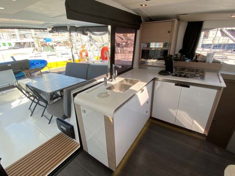 Charter a Fountaine Pajot Isla 40 in Marine de Sant'Ambrogio on Samboat
