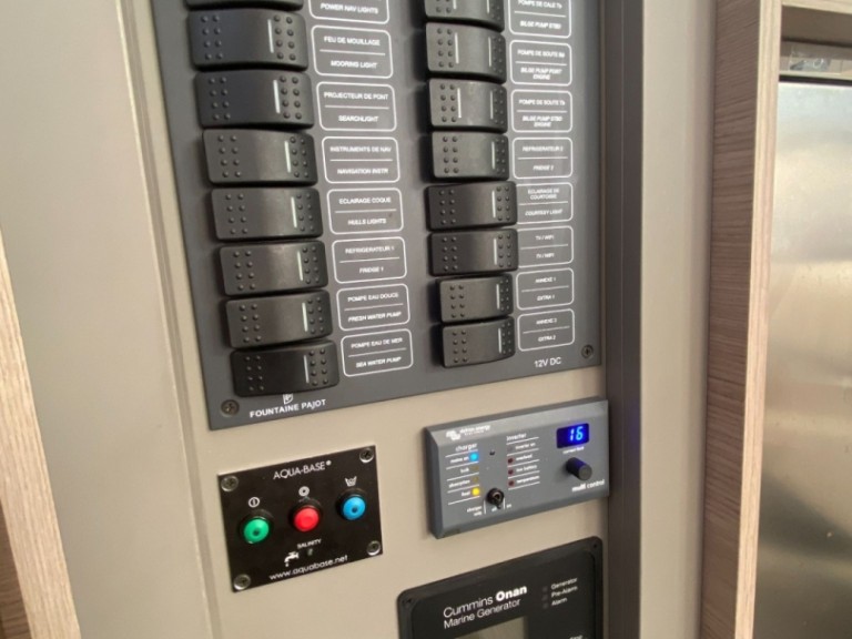 Hire Catamaran with or without skipper Fountaine Pajot Marine de Sant'Ambrogio