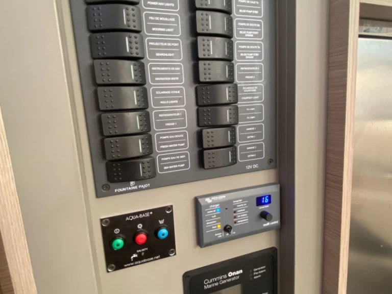 Hire Catamaran with or without skipper Fountaine Pajot Marine de Sant'Ambrogio