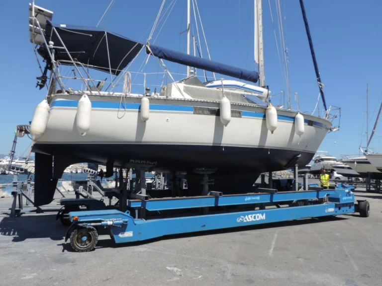 Hire Sailboat Jouet with a boat licence