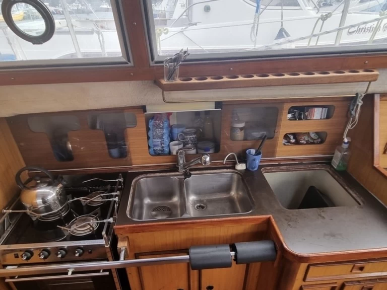 Sailboat to hire Hyères at the best price