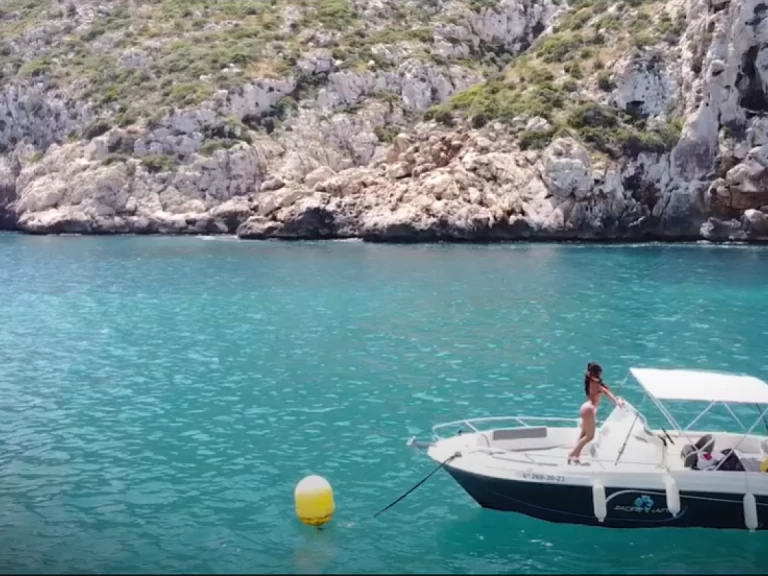 Motorboat hire in Marina El Portet de Dénia - Pacific Craft Pacific Craft 670 Open