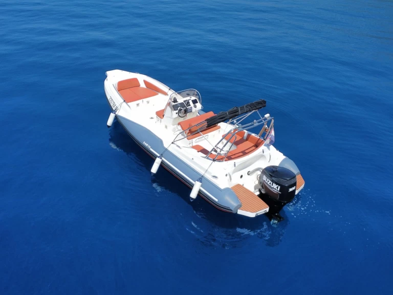 Hire Motorboat Zar with a boat licence