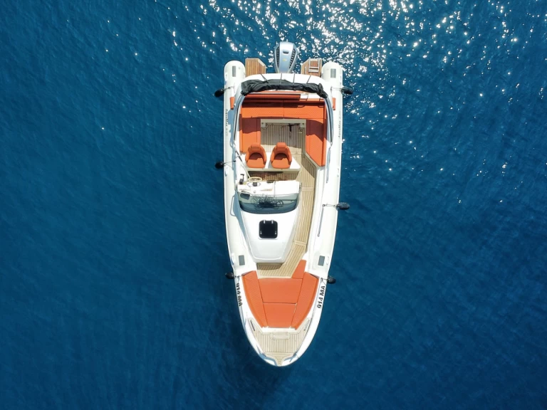 Charter a Aquamax Aqumax B-27F in Makarska on Samboat