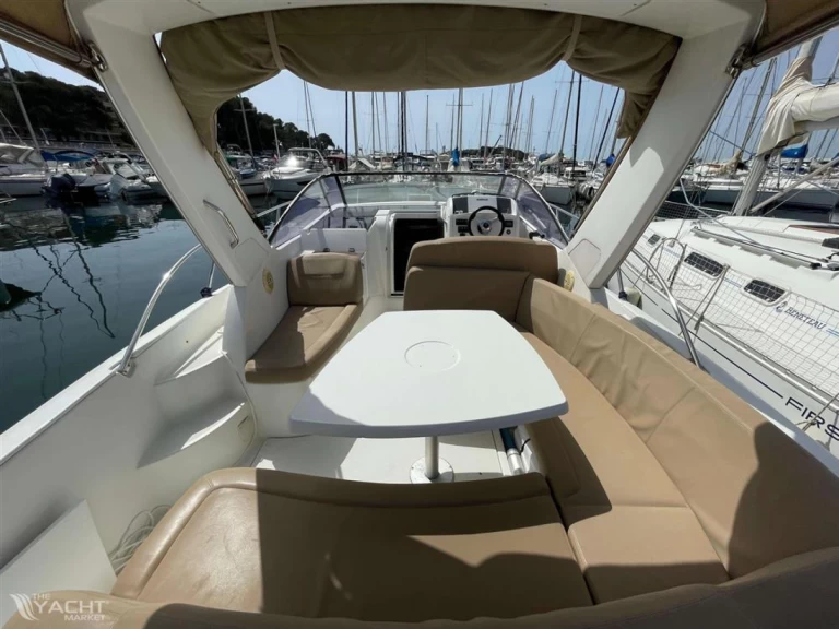 Motorboat to hire Golfe-Juan at the best price