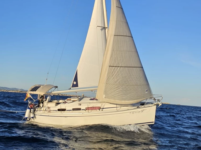 Sailboat hire in Puerto Banús - Bavaria Cruiser 31