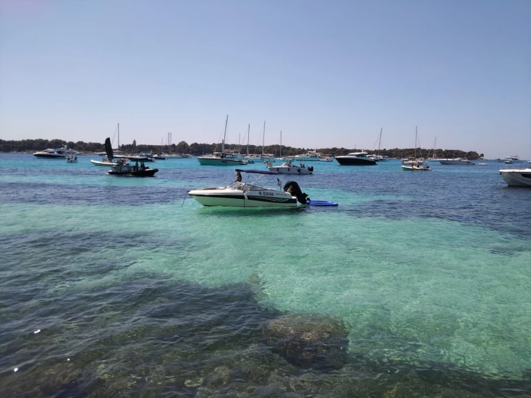 Yacht charter Vieux Port de Cannes - Four Winns Horizon 180 on SamBoat