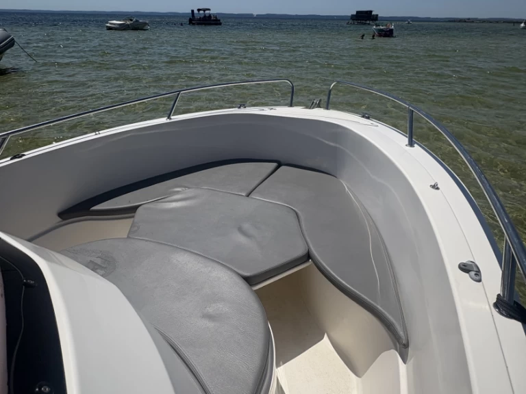 Motorboat to hire Sanguinet at the best price