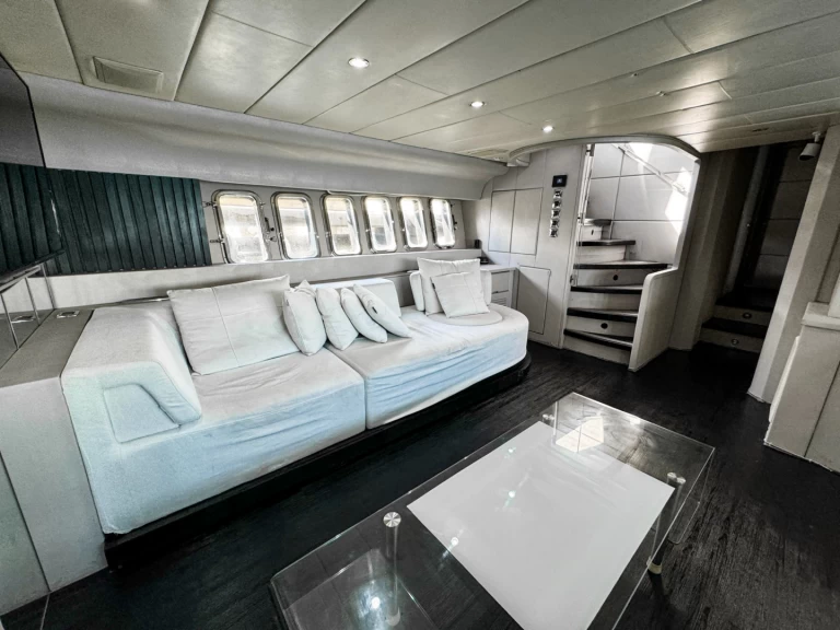 Luxury Yacht to hire North Miami Beach at the best price