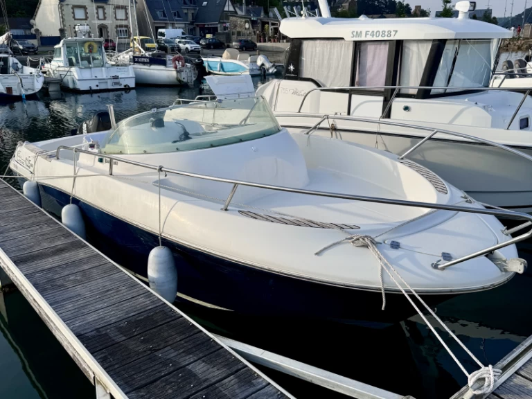 Charter a Jeanneau CAP CAMARAT 6,5 CC Style in Lézardrieux on Samboat