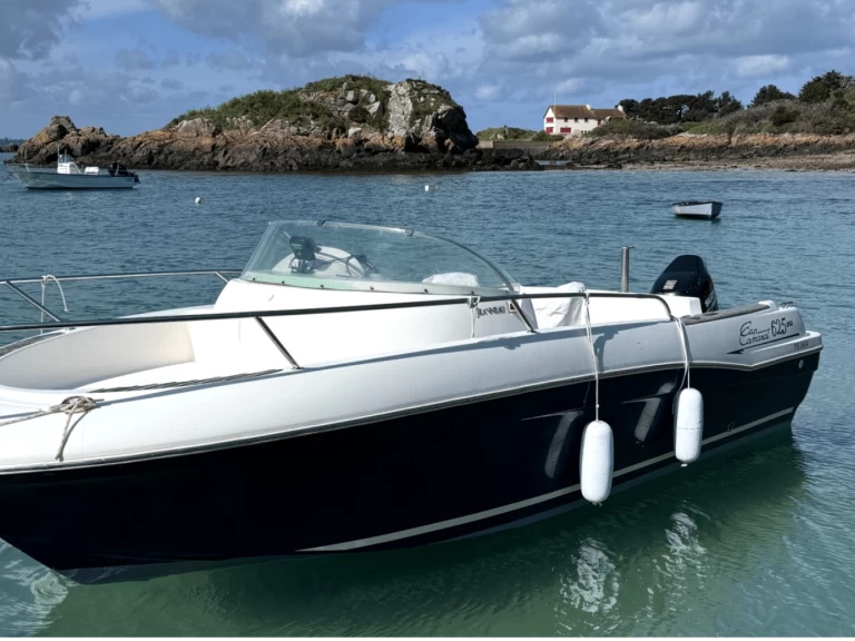 Motorboat to hire Lézardrieux at the best price