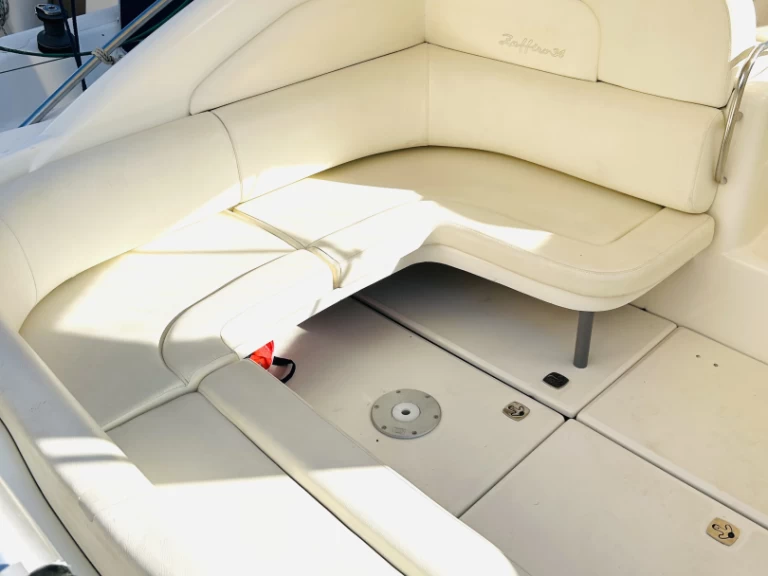 Hire Motorboat Cranchi with a boat licence