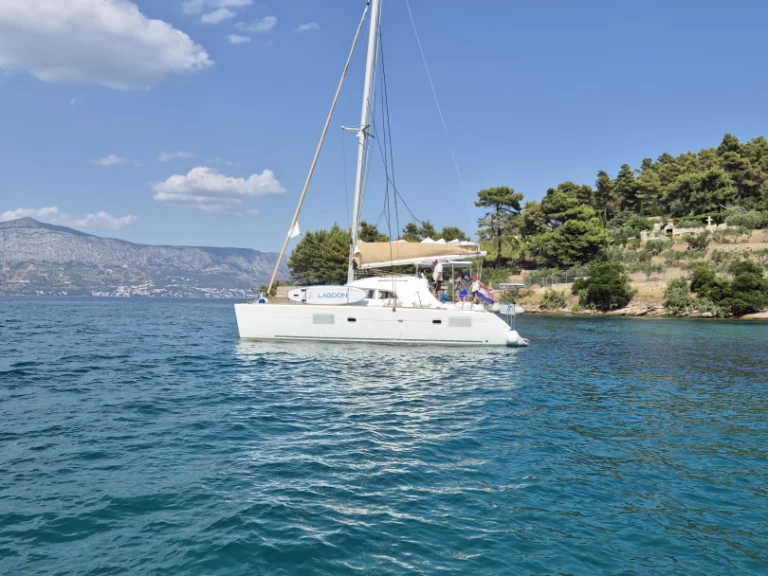 Catamaran to hire Omiš at the best price