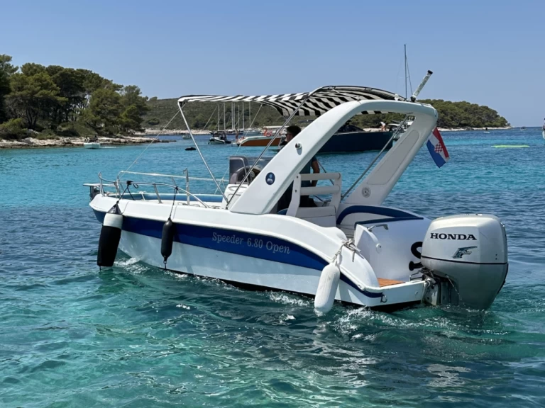 Yacht hire Hvar cheap 680 Open