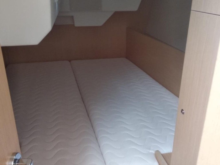 Yacht charter Bocca di Magra - Bénéteau Oceanis 38.1 on SamBoat