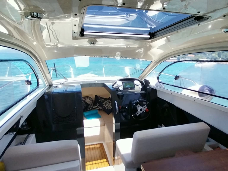 Yacht charter Dubrovnik - Quicksilver Activ 705 Weekend on SamBoat