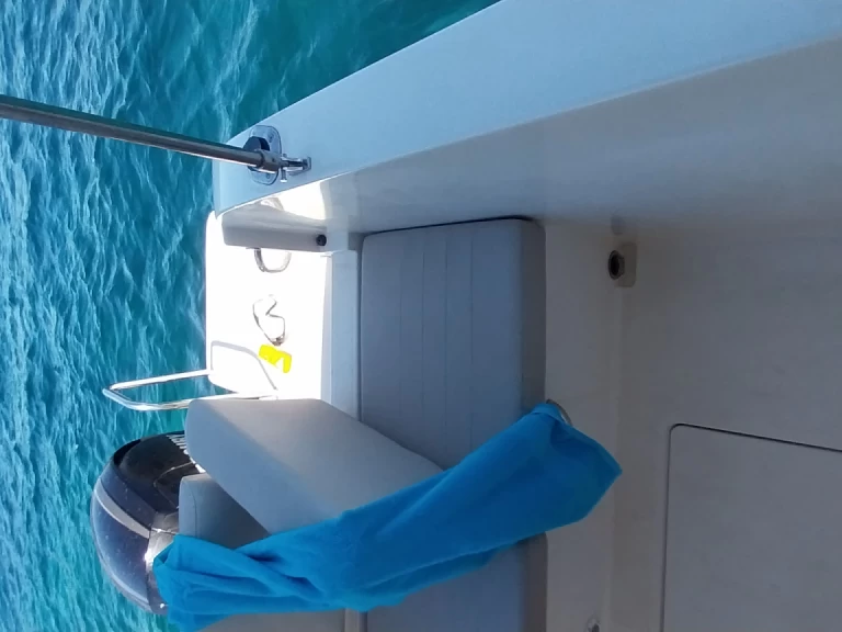 Hire Motorboat Quicksilver with a boat licence