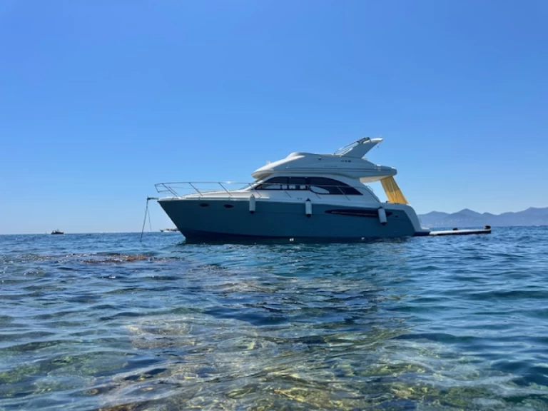 Hire a Meridian 341 Sedan Mandelieu-la-Napoule