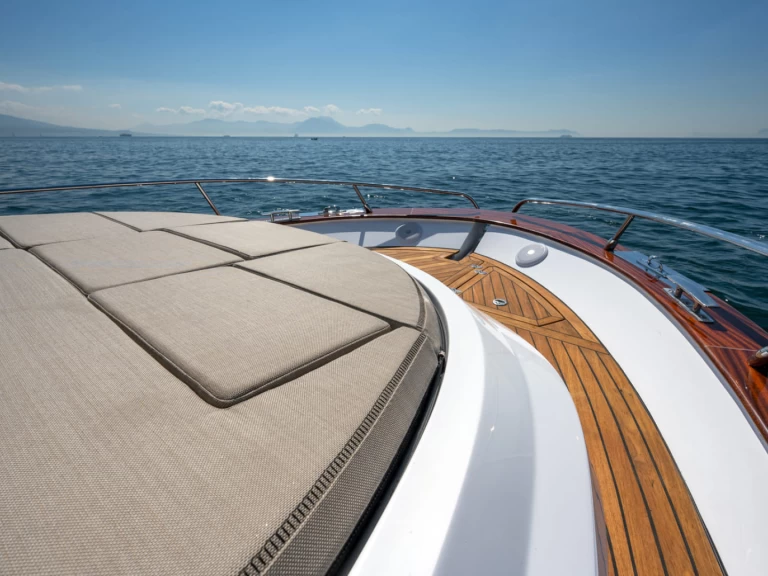 Hire Motorboat CANTIERE NAUTICO MIMI' with a boat licence