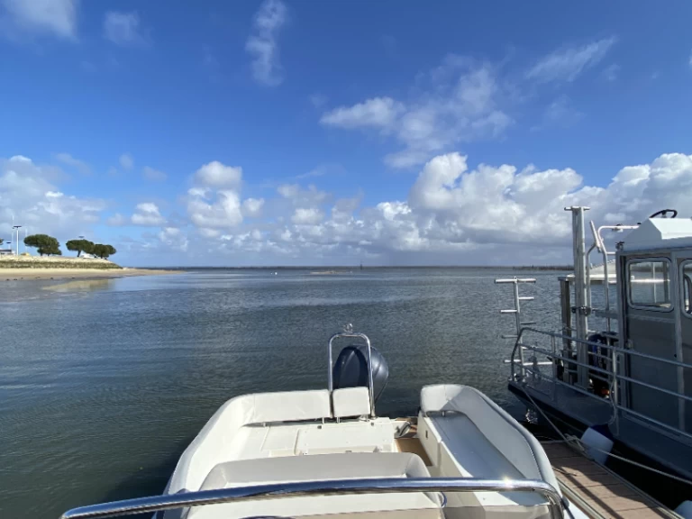 Charter a Zodiac NZ-O 760 in Arcachon on Samboat