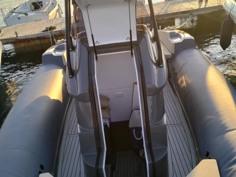 Charter a Mirimare Sunrise 9.2 in Poltu Quatu on Samboat