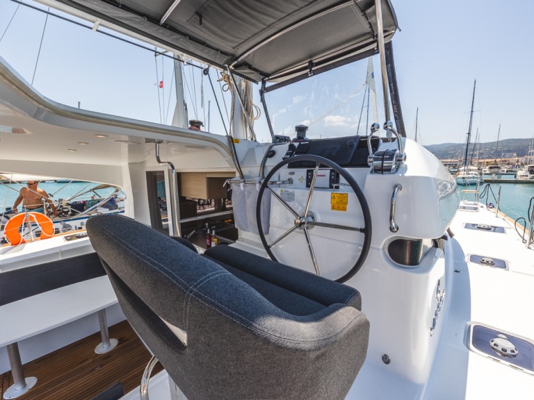 Catamaran hire in Gouvia - Lagoon Lagoon 40