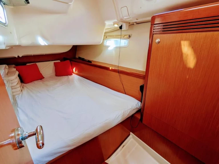 Bénéteau Oceanis 40 charter bareboat or skippered in  Puerto Altea