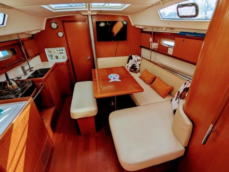 Yacht charter Puerto Altea - Bénéteau Oceanis 40 on SamBoat