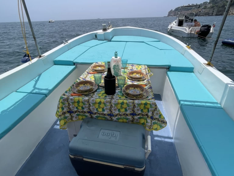 Motorboat hire in Naples - bianchi e cecchi vintage lancia 
