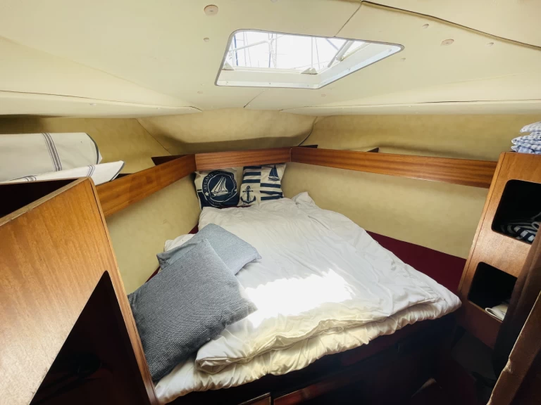 Sailboat to hire Port-Saint-Louis-du-Rhône at the best price